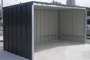 Garage métallique ouvert
