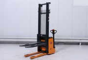 Gerbeur électrique à conducteur accompagnant d'occasion - Capacité 1050 kg - Ht. de levée 3680 mm