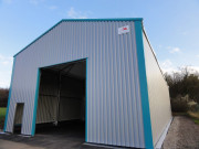 Hangar fermé avec couverture textile