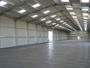 Hangar métallique double pentes