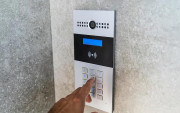 Installation de système d'interphonie sur mesure - Contrôle d'accès par badge