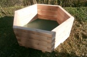 Jardinière en bois hexagonale