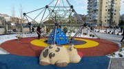 Jeu caoutchouc vache 3D pour aire de jeux