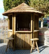 Kiosque bar en eucalyptus TIKI HUT