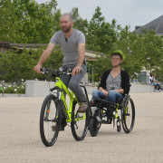 Kit 3eme roue pour fauteuil roulant et barre de traction vélo