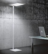 Lampadaire à 2 lampes fluorescentes