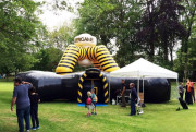 Location laser Game gonflable - Dim : 15 x 15 x 6 m - Capacité: 10 Joueurs - Age : à partir de 6 ans