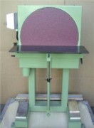 Machine à bande abrasive