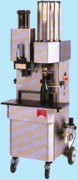 Machine à vin bouchage et au muselage des bouteilles