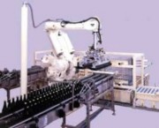 Machine à vins pour l'emboxage et déboxage de bouteilles