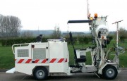 Machine de traçage routier à conducteur porté