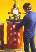 Manipulateur bidons et fûts