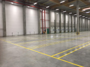 Marquage au sol à prise hyper rapide applicable en zone froide et alimentaire