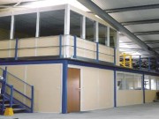 Mezzanine de stockage avec cloisons