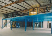 Mezzanine industrielle avec plancher aggloméré