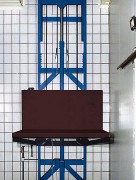 Monte charge industriel à colonne