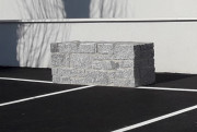 Mur anti-intrusion en granit