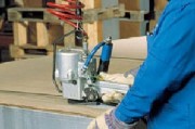 Outil de cerclage pneumatique sans chapes