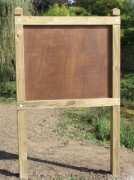Panneau d'affichage en bois poteaux carrés