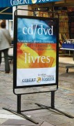 Panneau d'affichage sur ressorts pour commerce