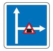 Panneau d'indication de conditions de circulation sur une route embranchée C24c