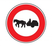 Panneau d'interdiction d'accès aux véhicules à traction animale B9c