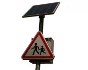 Panneau de signalisation routière solaire à LED