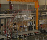 Passerelle de travail sur ligne de production