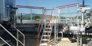 Passerelle en milieu pétrochimique - Aluminium - Sur mesure