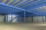Plateforme autoportée pour stockage