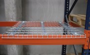 Platelage métallique pour rayonnage
