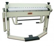 Plieuse de tôle manuelle avec bridage au pied