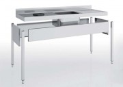 Plonge avec trou vide-déchets