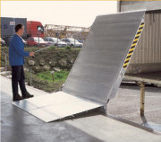 Pont de chargement articulé