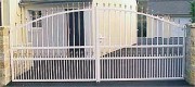 Portail aluminium traditionnel battant ajouré