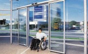 Porte automatique pour lieux publics