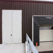 Porte universelle en acier