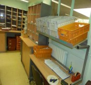 Poste de travail avec support bacs