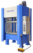 Presse hydraulique avec 4 colonnes