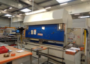 Presse plieuse à CNC