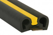 Protection d'angle de mur par visserie