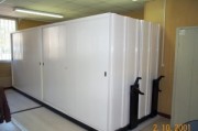 Rayonnage dos d'armoire mobile
