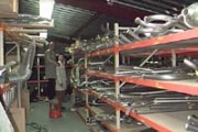 Rayonnage fixe pour pots d'echappement