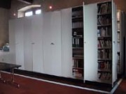 Rayonnage métallique Profiltol sur mobile mécanique musée
