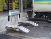 Rehausseur de quai pour camions