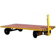 Remorque tractable sur fusées articulées
