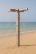 Rince-corps plage en acier inox - Hauteur : 2.1 m - Débit ~1.5 l/min - Rinçage séquentiel 3 zones