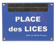 Signalétique de rue rétro-éclairé à énergie solaire
