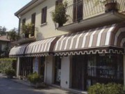 Stores d'extérieur pour commerce