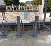 Support et station recharge extérieure pour vélo électrique
